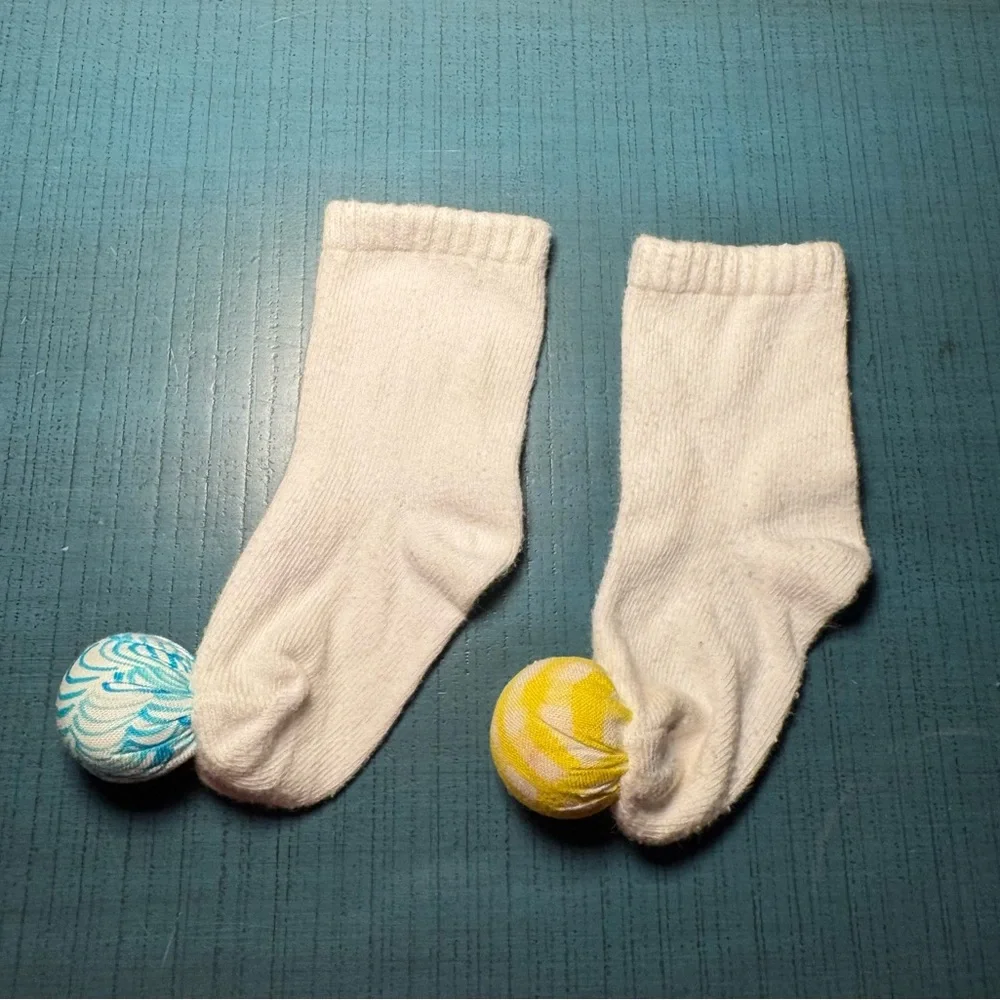 Lovevery 5-6 months Rattle Play Socks